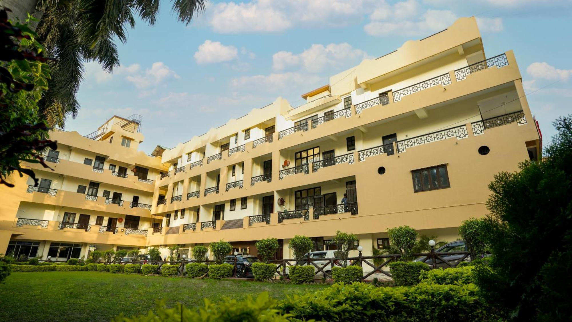 Hotel Neeraj Bhawan- Triveni Ghat Rishīkesh Zewnętrze zdjęcie