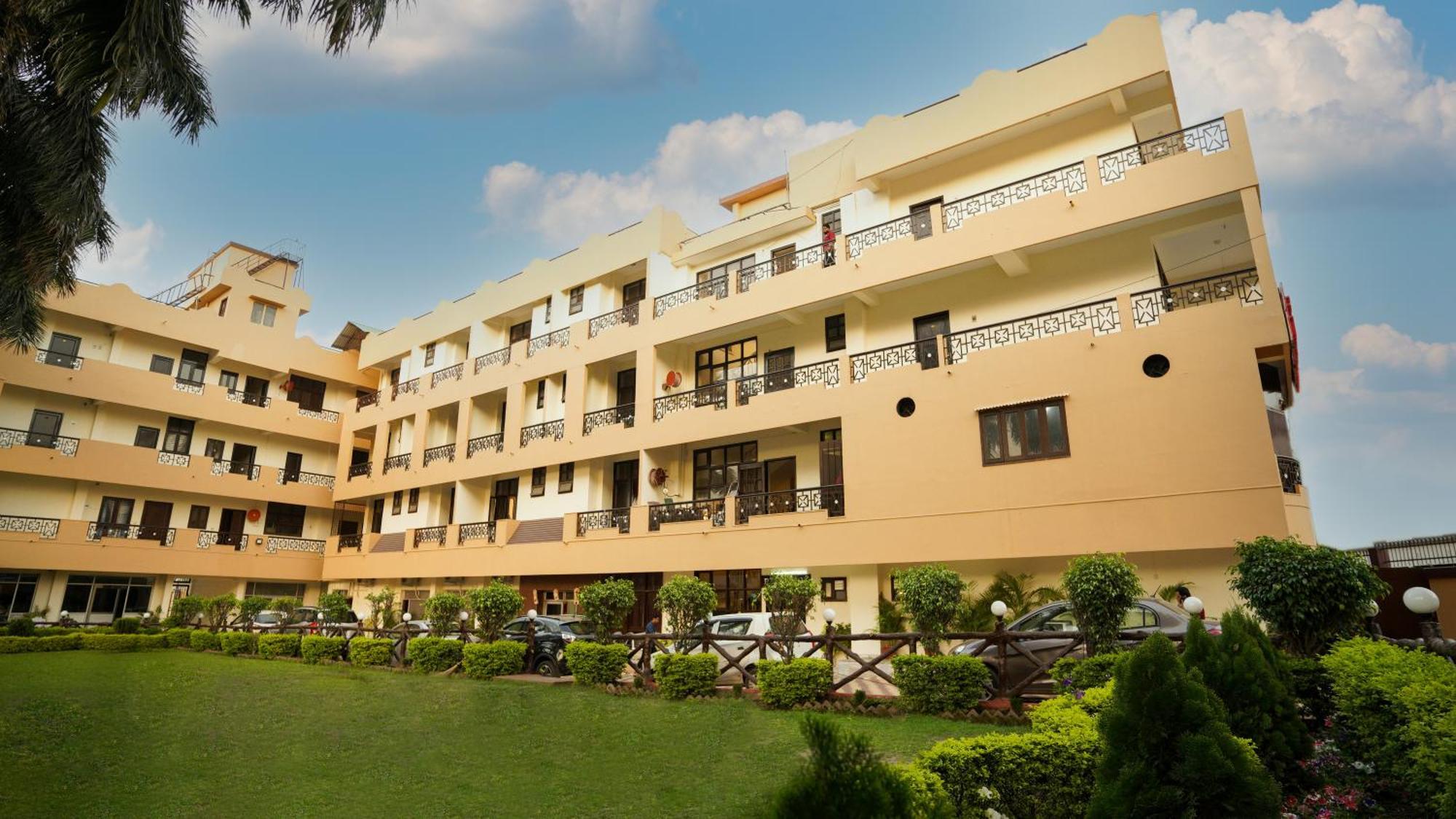 Hotel Neeraj Bhawan- Triveni Ghat Rishīkesh Zewnętrze zdjęcie